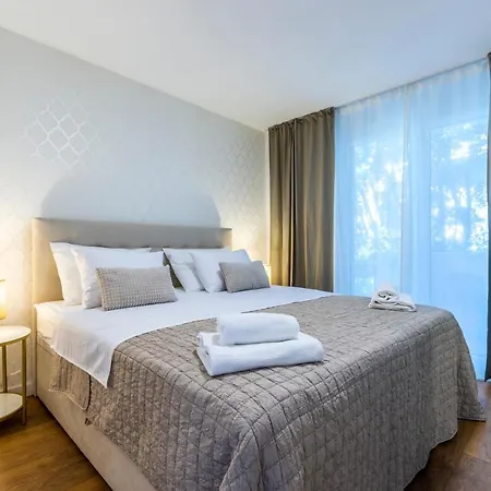 Old Platz Apartman *